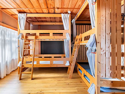 巨大な築130年の古民家を利用したゲストハウス「豆柴の宿 アサリハウス」様
画像2