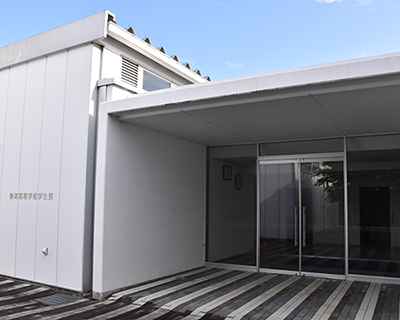 静岡県藤枝市の静清高等学校へゲストハウス２二段ベッドを納品させて頂きました画像2