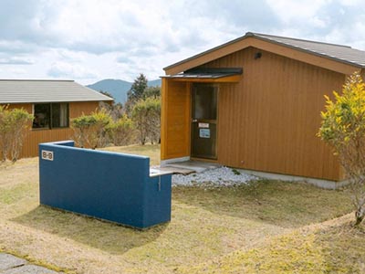 旅館業法に対応しつつ頑丈でシンプルなデザインの二段ベッドをお探しのゆとりすとパークおおとよ様にクレソンを納品しました。画像2