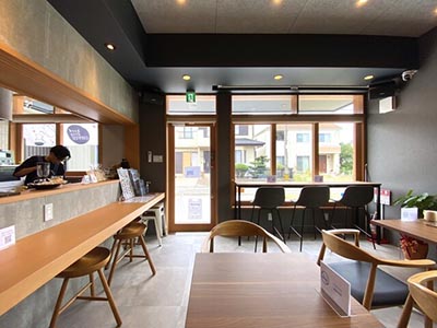 １階はカフェ２階が宿泊施設のワーケーション専用宿泊施設「PORTO」様
画像2